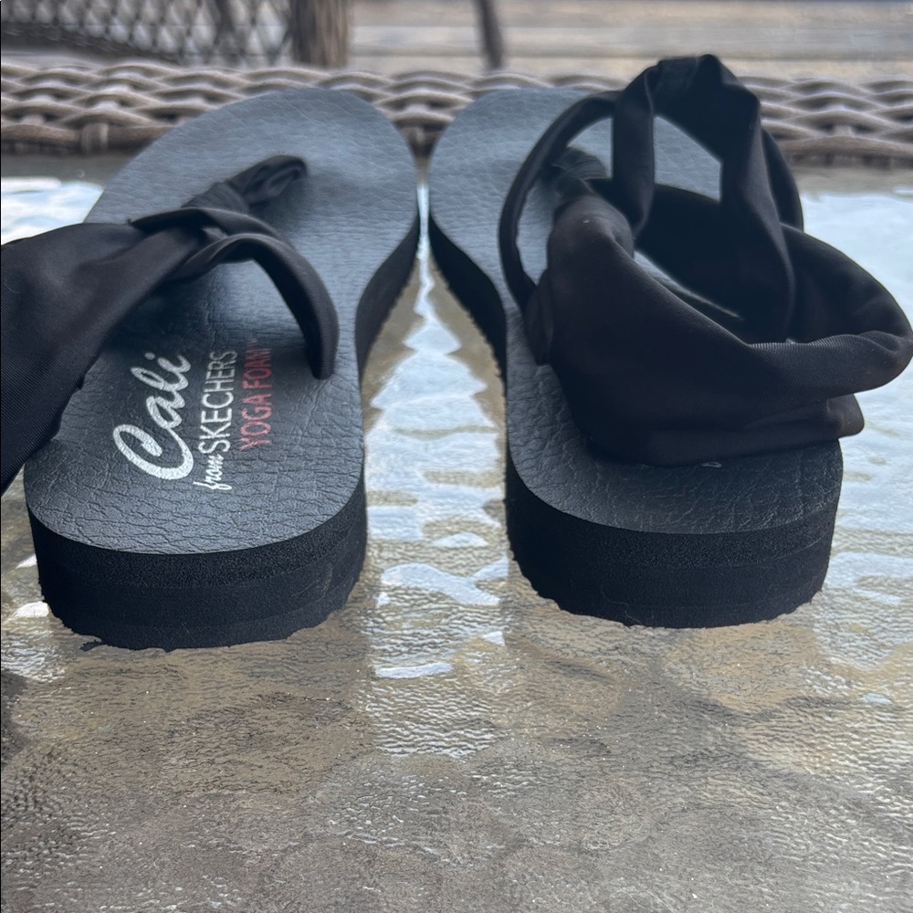 Skechers- Cali Black Yoga Foam Sandals - Picture 6 of 7